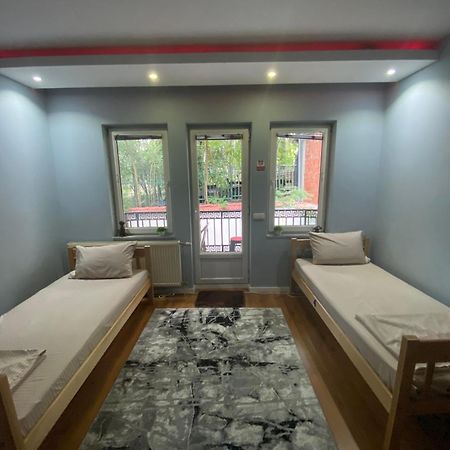 City Park Hostel Пристина Екстериор снимка
