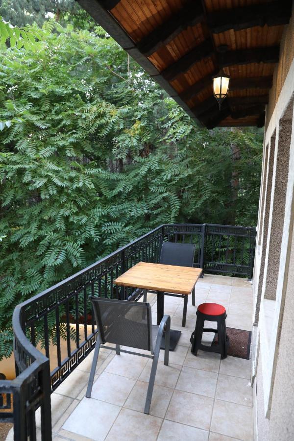 City Park Hostel Пристина Екстериор снимка