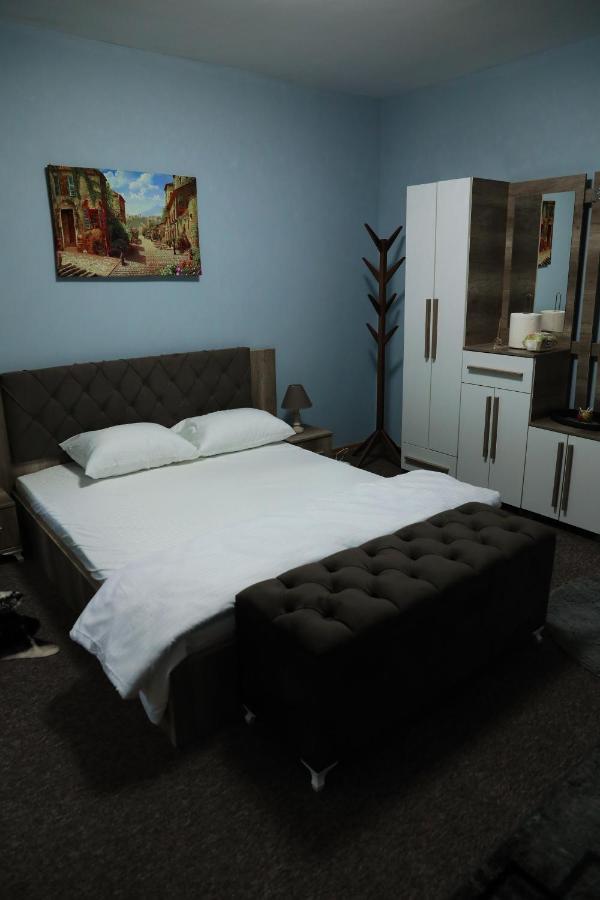City Park Hostel Пристина Екстериор снимка