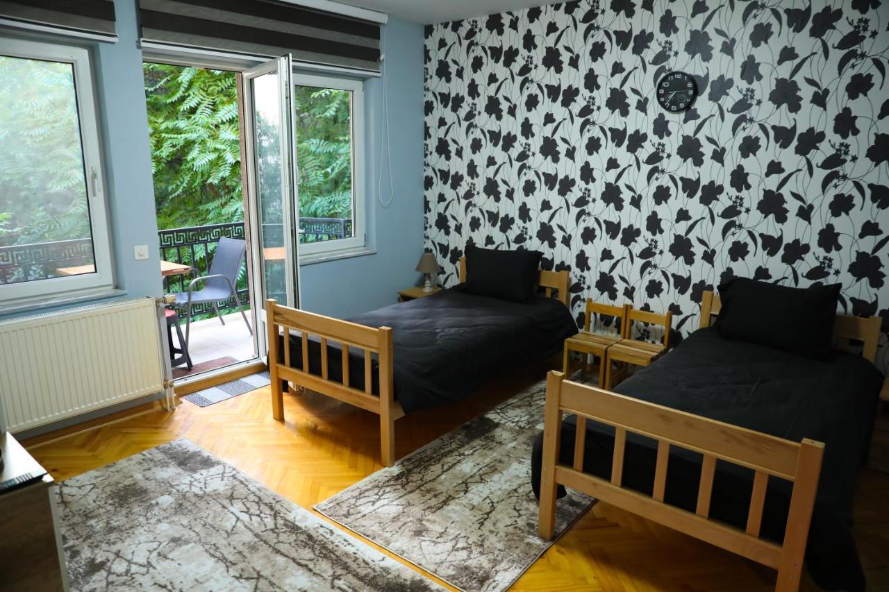 City Park Hostel Пристина Екстериор снимка