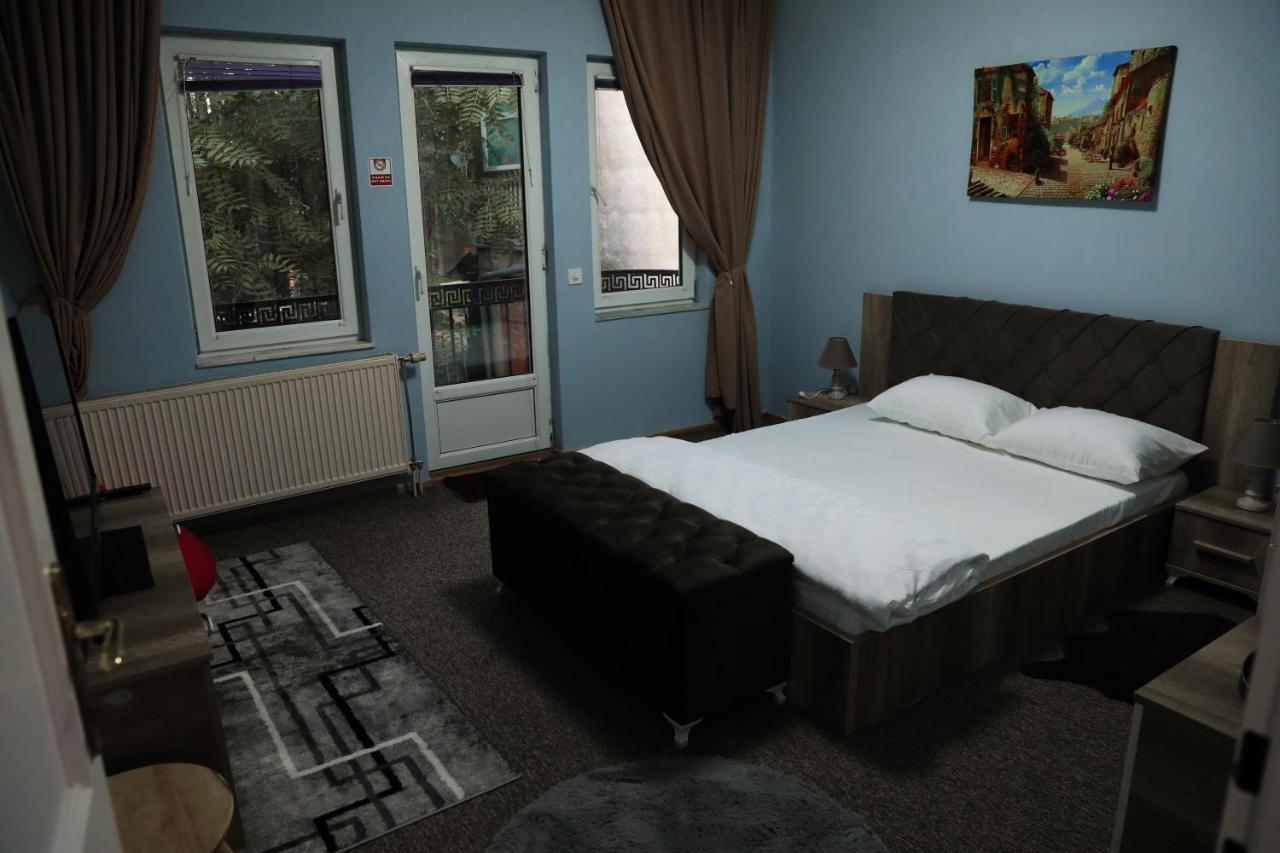 City Park Hostel Пристина Екстериор снимка
