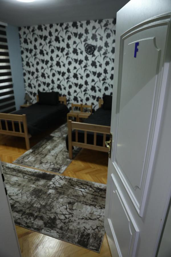 City Park Hostel Пристина Екстериор снимка